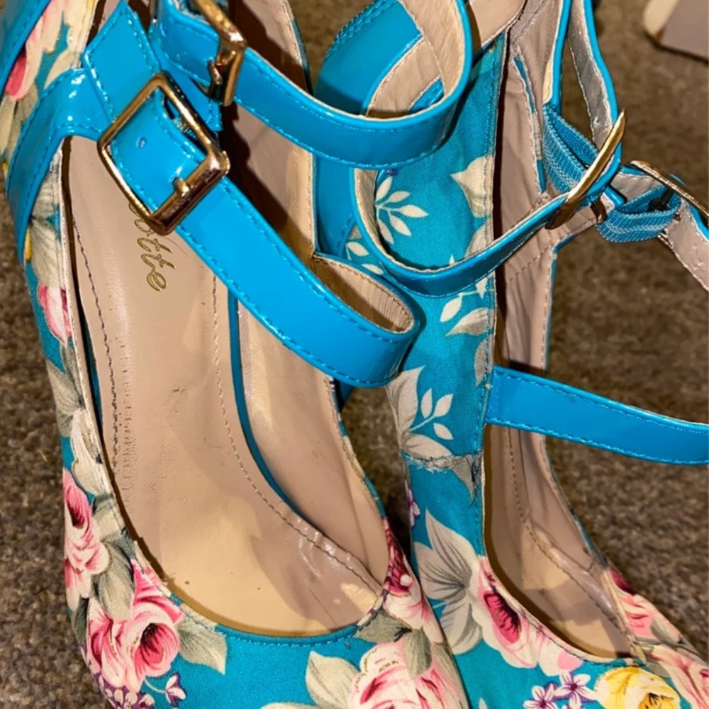 Mascotte teal floral heels size 7